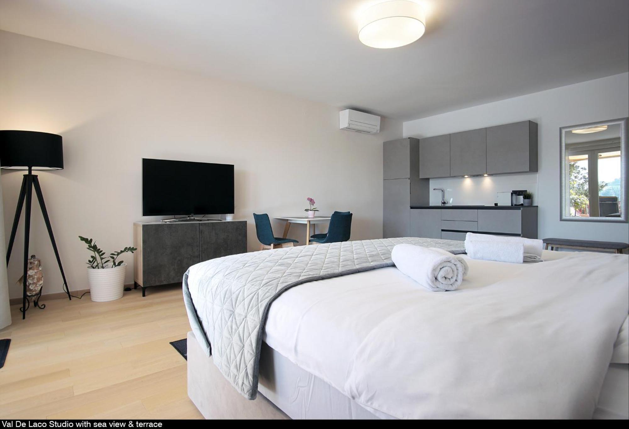 Val De Laco Studio Apartments Ровин Екстериор снимка
